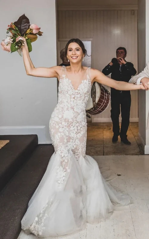 Luolandi Boho Mermaid Vintage Beach V-neck Ethereal Fairy Wedding Dress with Lace Appliques Beautiful