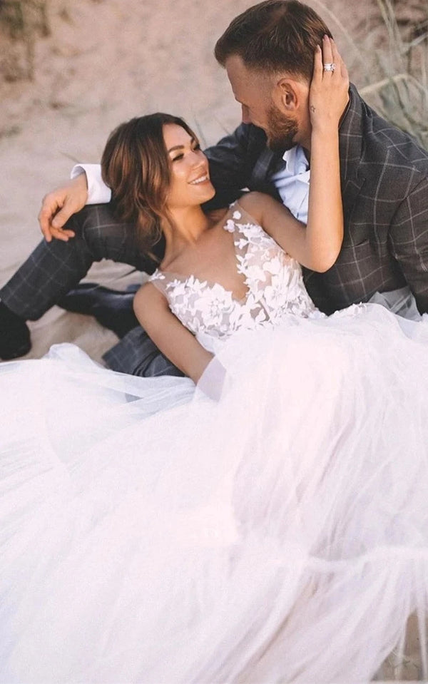 Luolandi A-Line V-neck Lace Tulle Sleeveless Wedding Dress with Appliques Beautiful