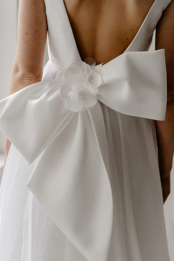 Luolandi A-shaped deep V-neck ivory minimalist Bohemian style wedding dress with backless bride dress Sexy