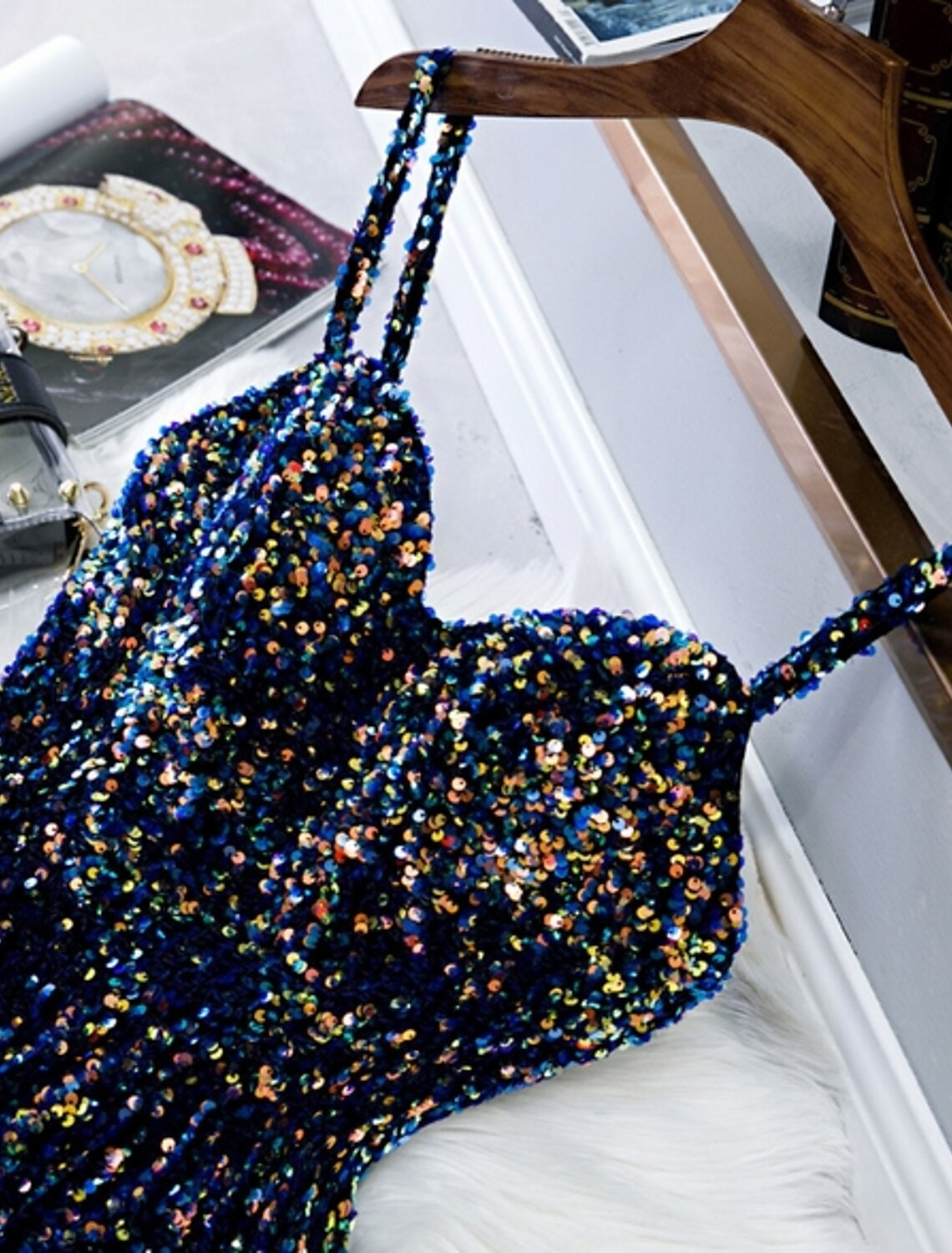 Luolandi A-Line Sparkle & Shine Holiday Cocktail Party Dress Spaghetti Strap Sleeveless Knee Length Sequined