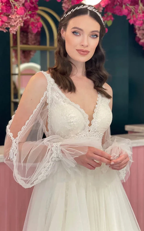 Luolandi Casual A Line Scalloped Tulle Sweep Train Wedding Dress with Appliques Beautiful