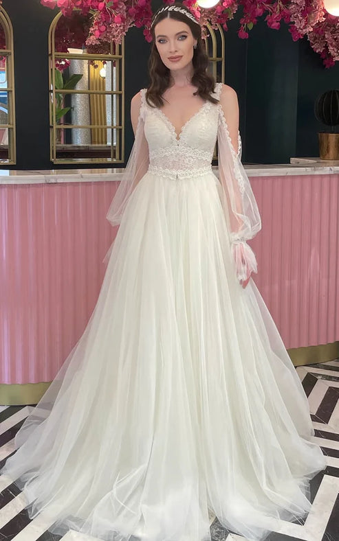 Luolandi Casual A Line Scalloped Tulle Sweep Train Wedding Dress with Appliques Beautiful