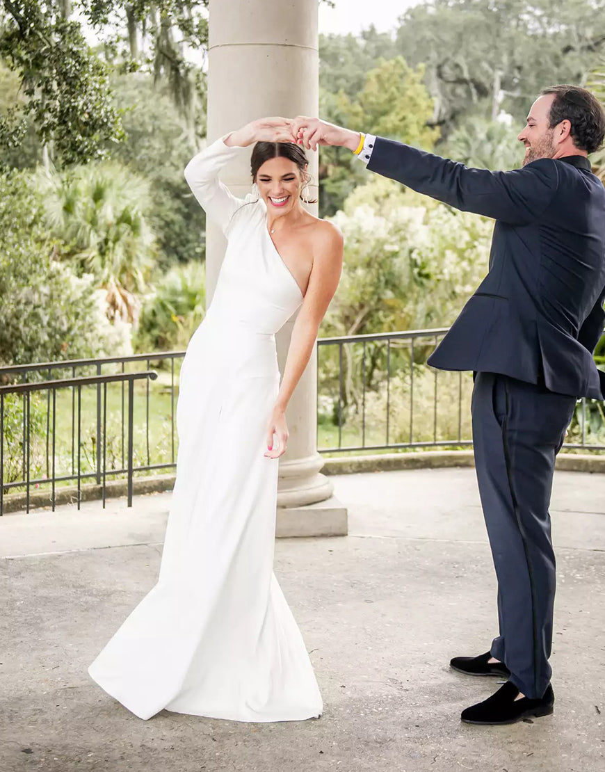 Luolandi Elegant One Shoulder Wedding Dress with Sleeve Floor Length With Slit Pure Color