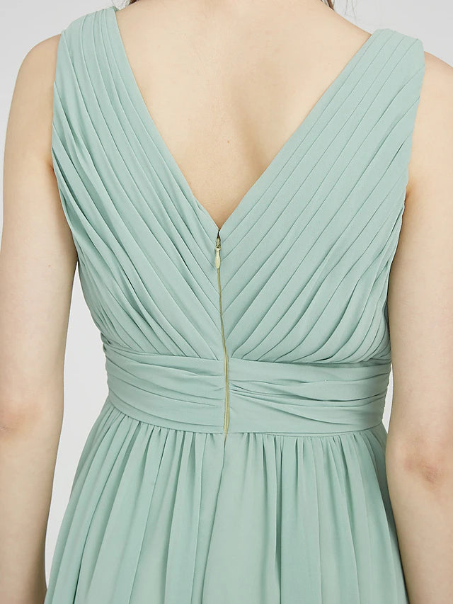 Luolandi Sheath / Column Bridesmaid Dress V Neck Sleeveless Elegant Floor Length Chiffon with Ruched / Side