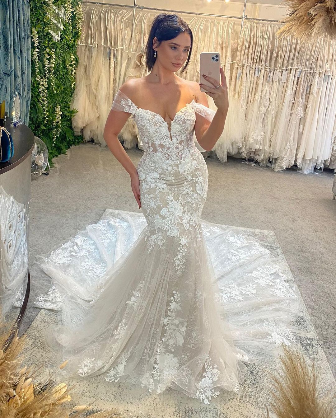 Luolandi Chic Wedding Dress Off The Shoulder Lace Mermaid Appliques Bridal Dress Sexy