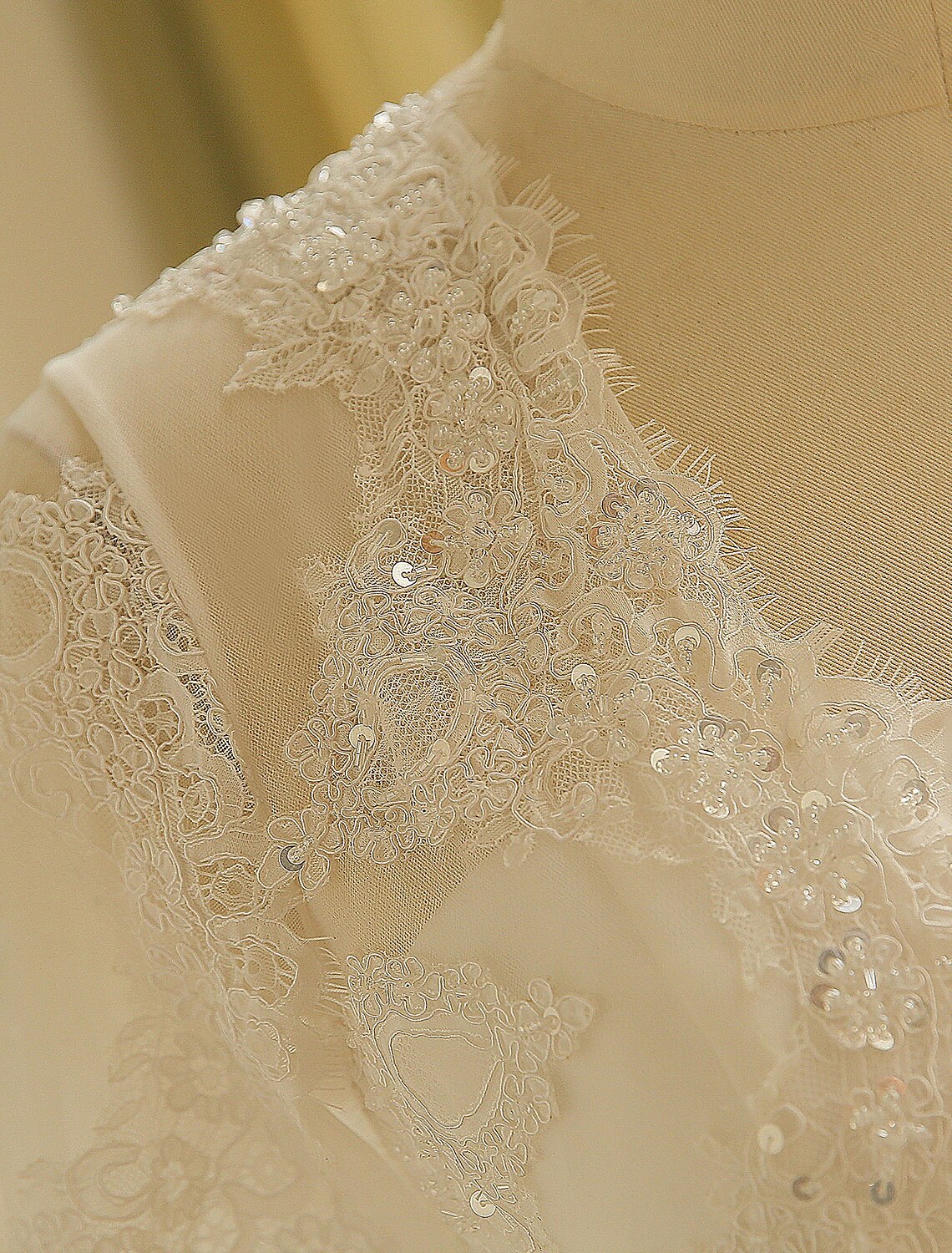 Luolandi Hall Sparkle & Shine Wedding Dresses A-Line Illusion Neck Long Sleeve Court Train Satin Bridal Gowns With Buttons