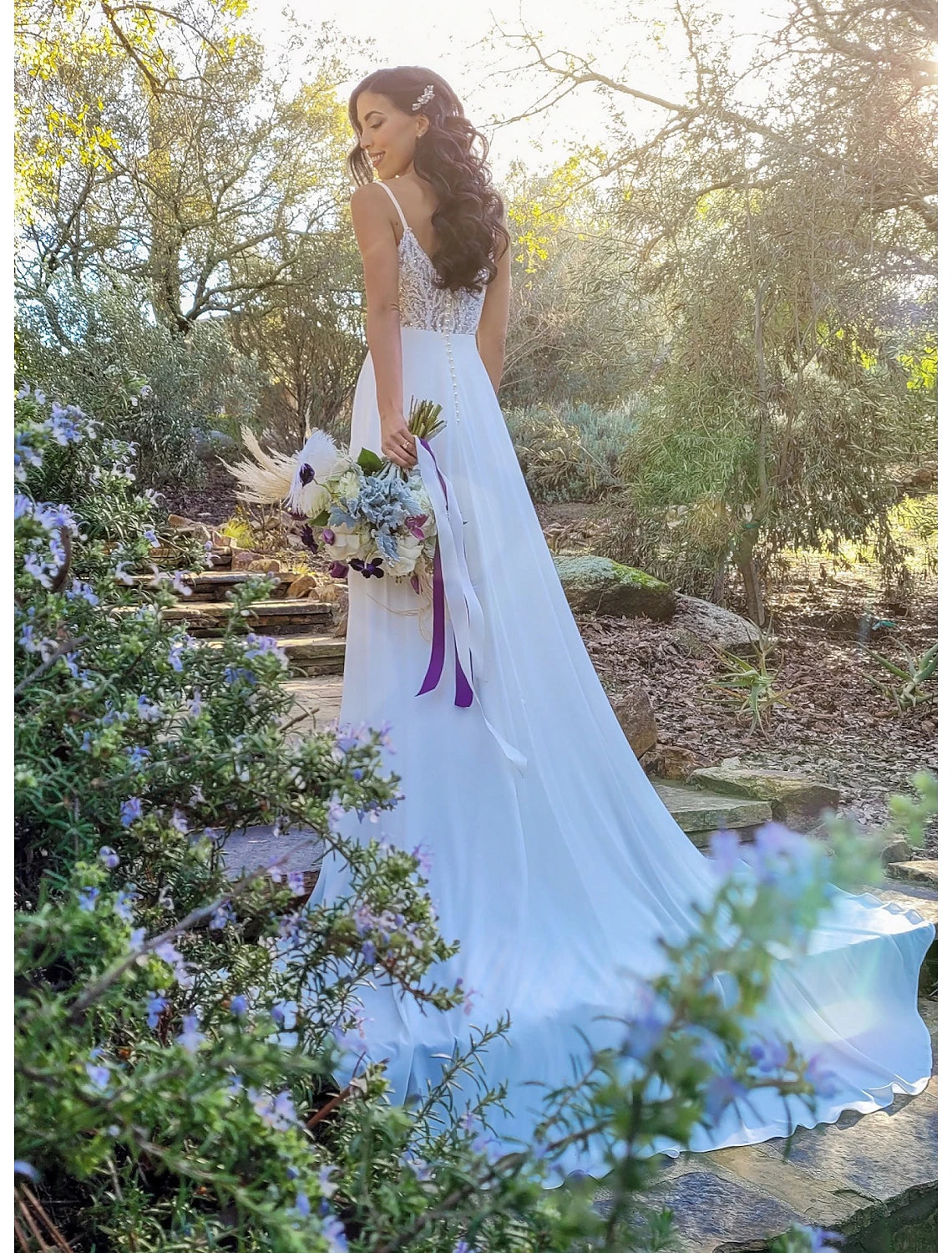 Luolandi Beach Open Back Boho Wedding Dresses Chapel Train A-Line Spaghetti Strap V Neck Chiffon With Appliques