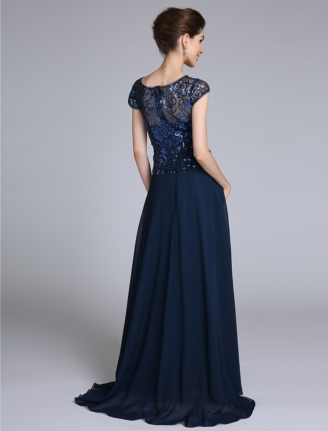 Luolandi Sheath / Column Mother of the Bride Dress Sparkle & Shine Scoop Neck Floor Length Chiffon Short Sleeve