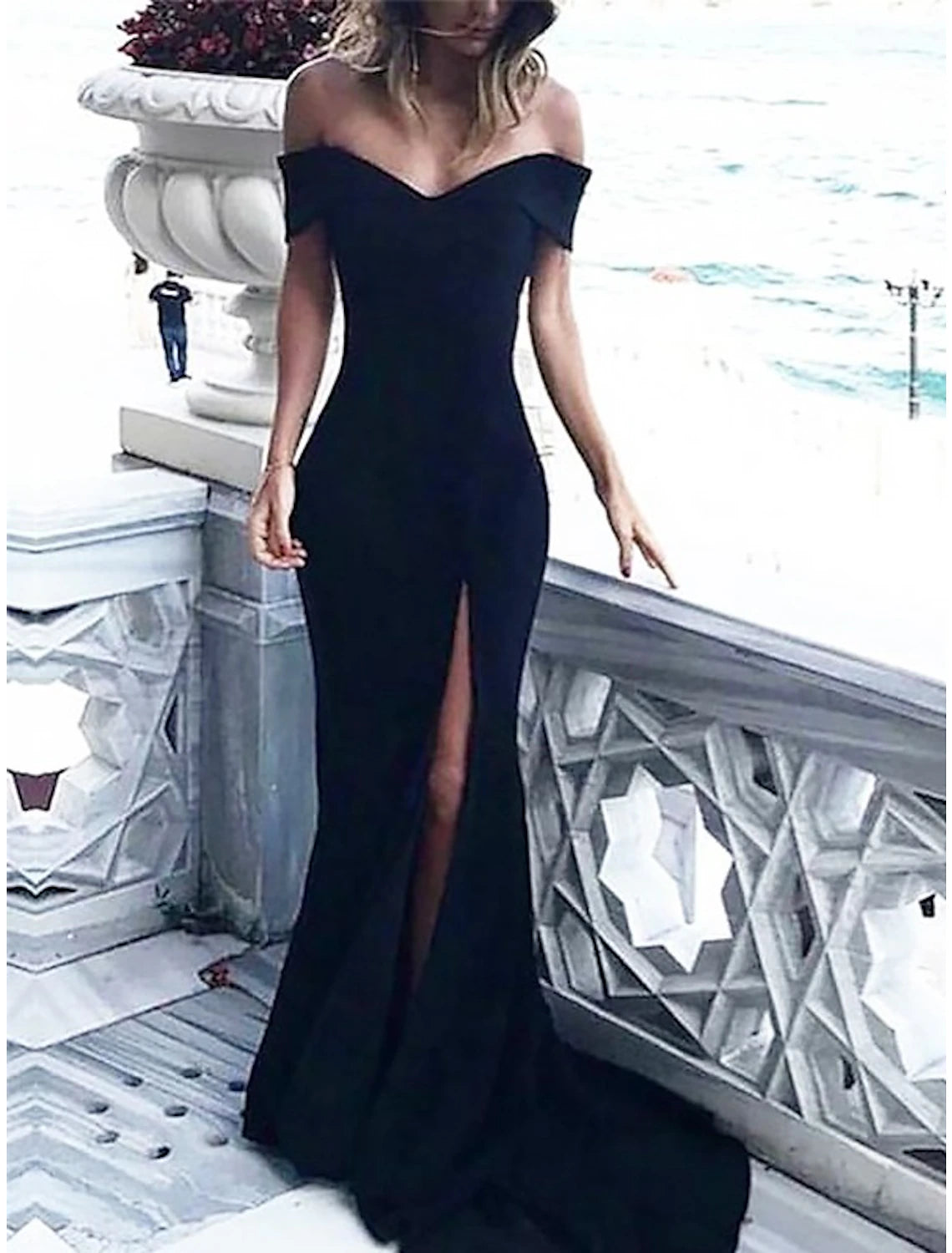 Luolandi Sheath / Column Elegant Prom Formal Evening Dress Off Shoulder Sleeveless Court Train Spandex