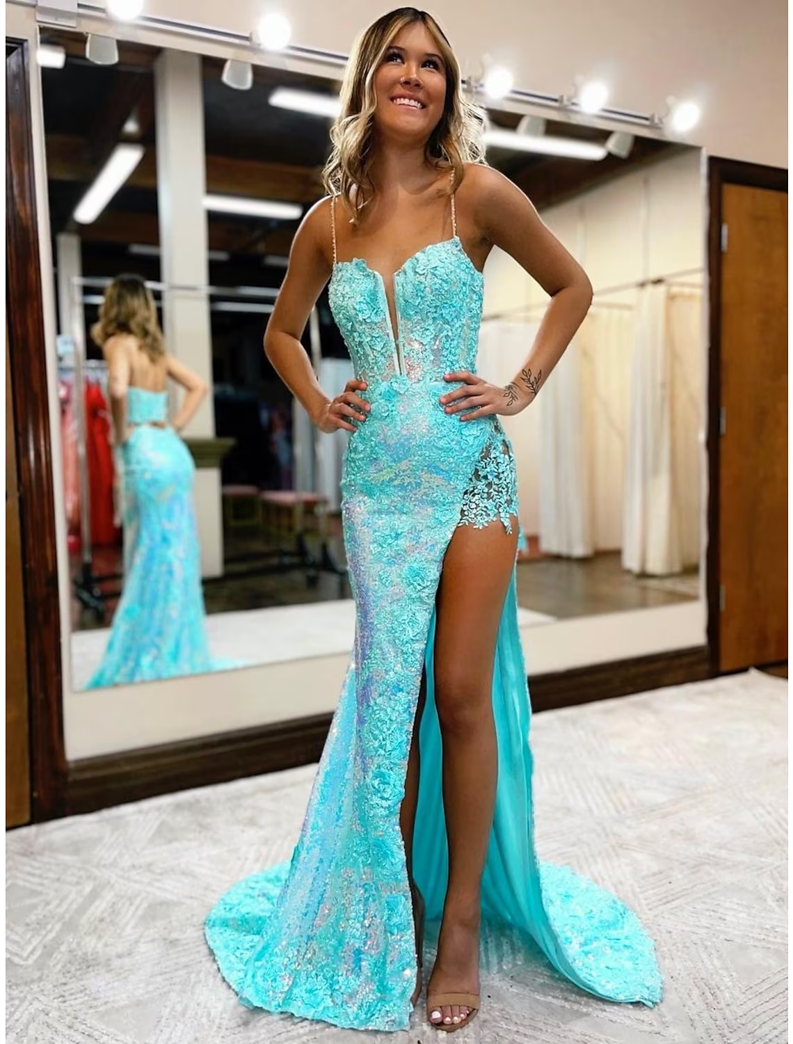 Luolandi Mermaid / Trumpet Prom Dresses High Split Dress Formal Court Train Sleeveless V Neck Sequined