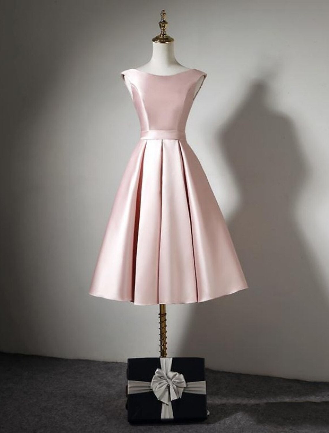 Luolandi A-Line Bridesmaid Dress Off Shoulder Sleeveless Elegant Tea Length Satin with Bow(s)