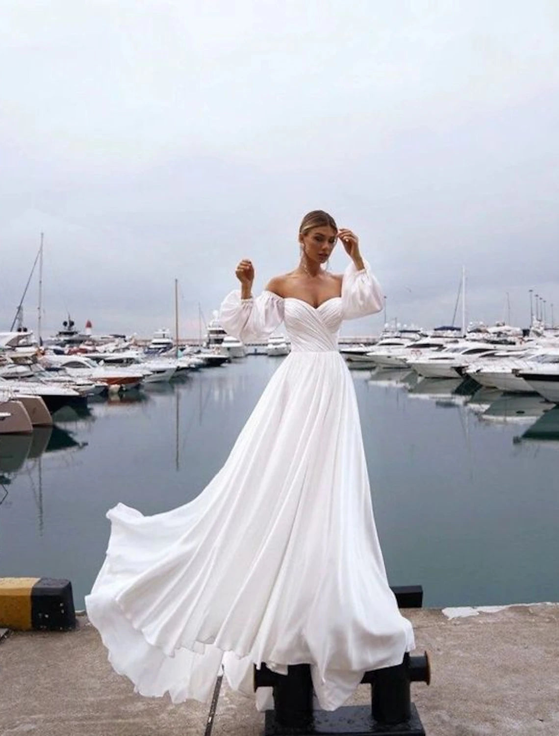 Luolandi Beach Casual Wedding Dresses A-Line Off Shoulder Long Sleeve Sweep / Brush Train Chiffon Bridal Gowns With Ruched