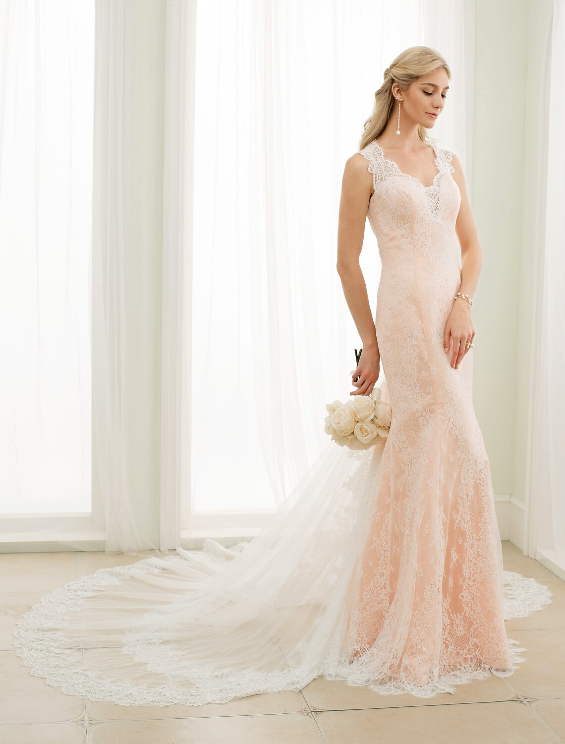 Luolandi Hall Wedding Dresses Mermaid / Trumpet Plunging Neck Sleeveless Chapel Train Lace Bridal Gowns With Buttons