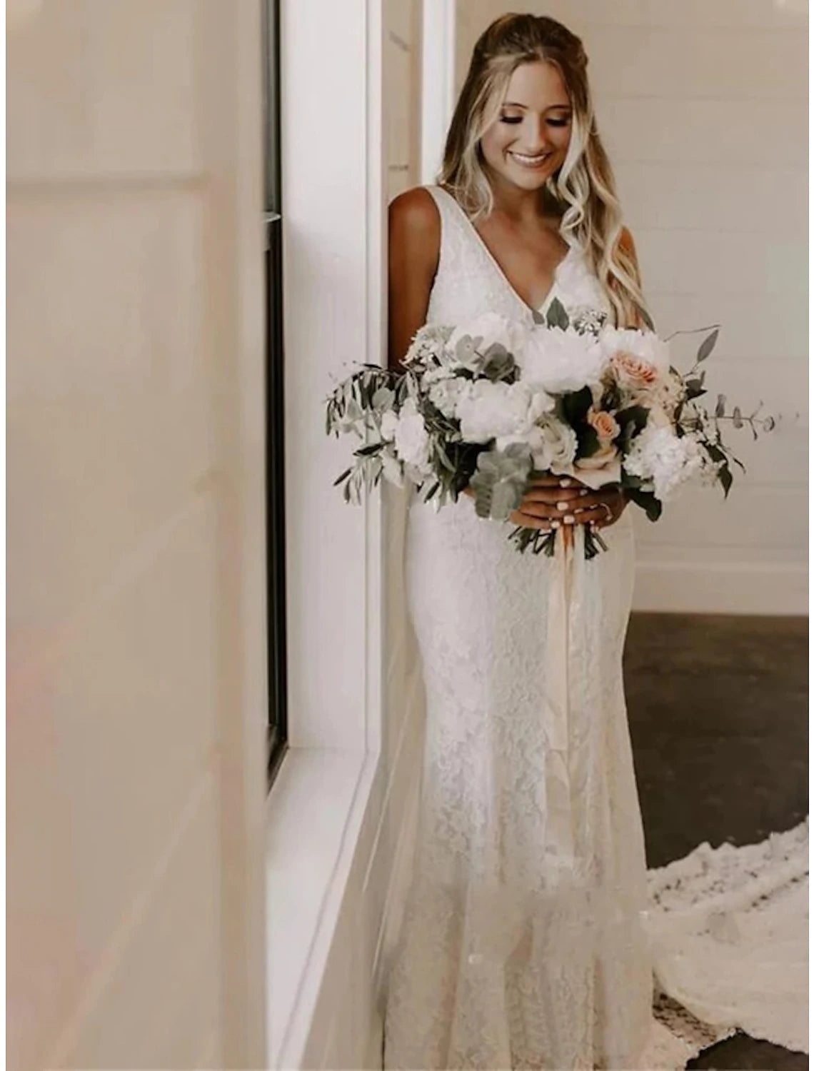 Luolandi Reception Formal Wedding Dresses Mermaid / Trumpet V Neck Sleeveless Court Train Lace Bridal Gowns