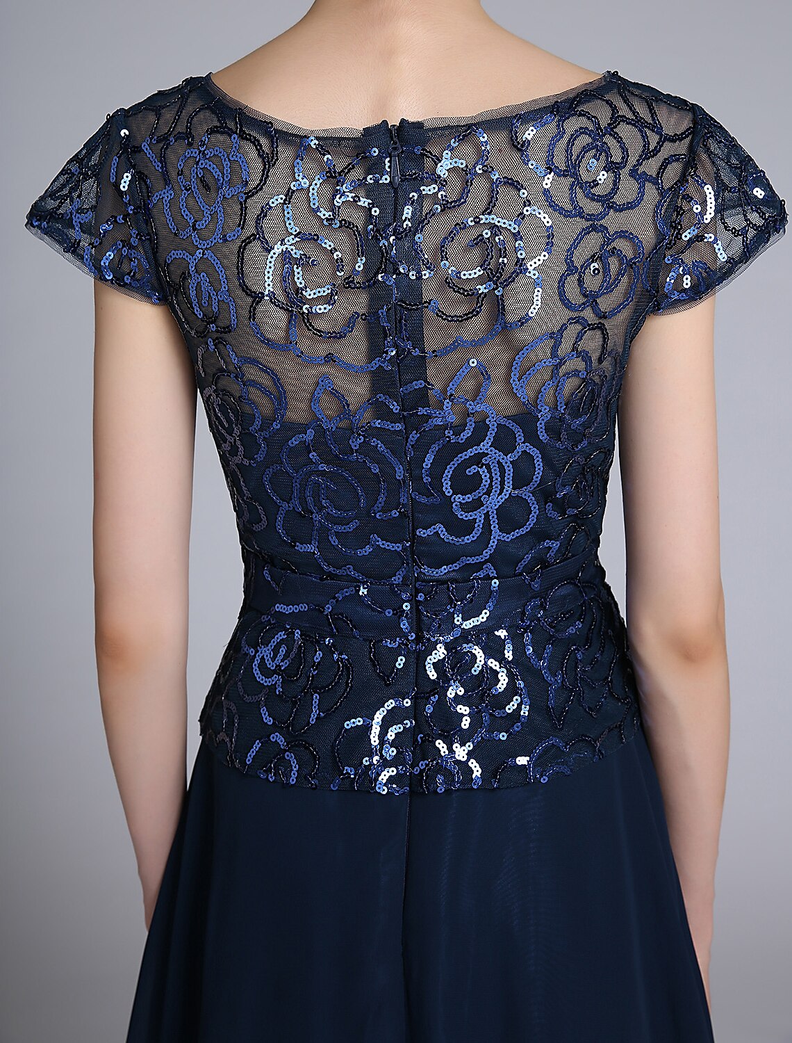 Luolandi Sheath / Column Mother of the Bride Dress Sparkle & Shine Scoop Neck Floor Length Chiffon Short Sleeve