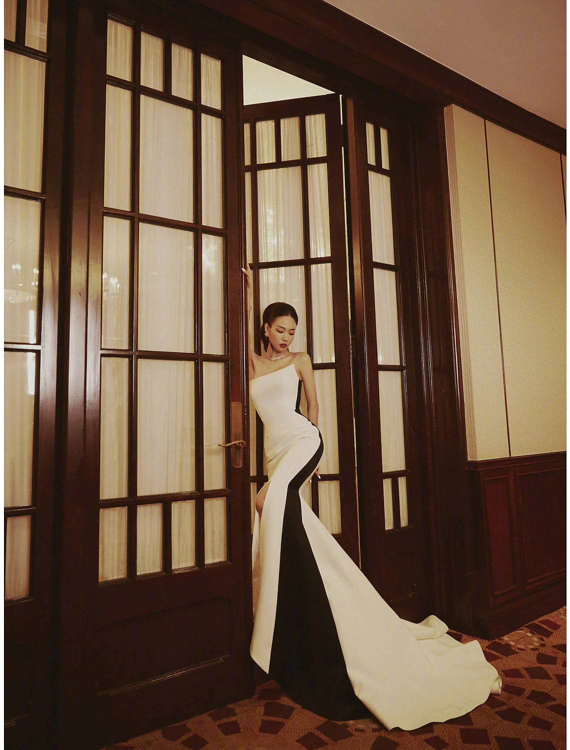 Luolandi Mermaid / Trumpet Evening Gown Color Block Dress Engagement Court Train Sleeveless Strapless Satin