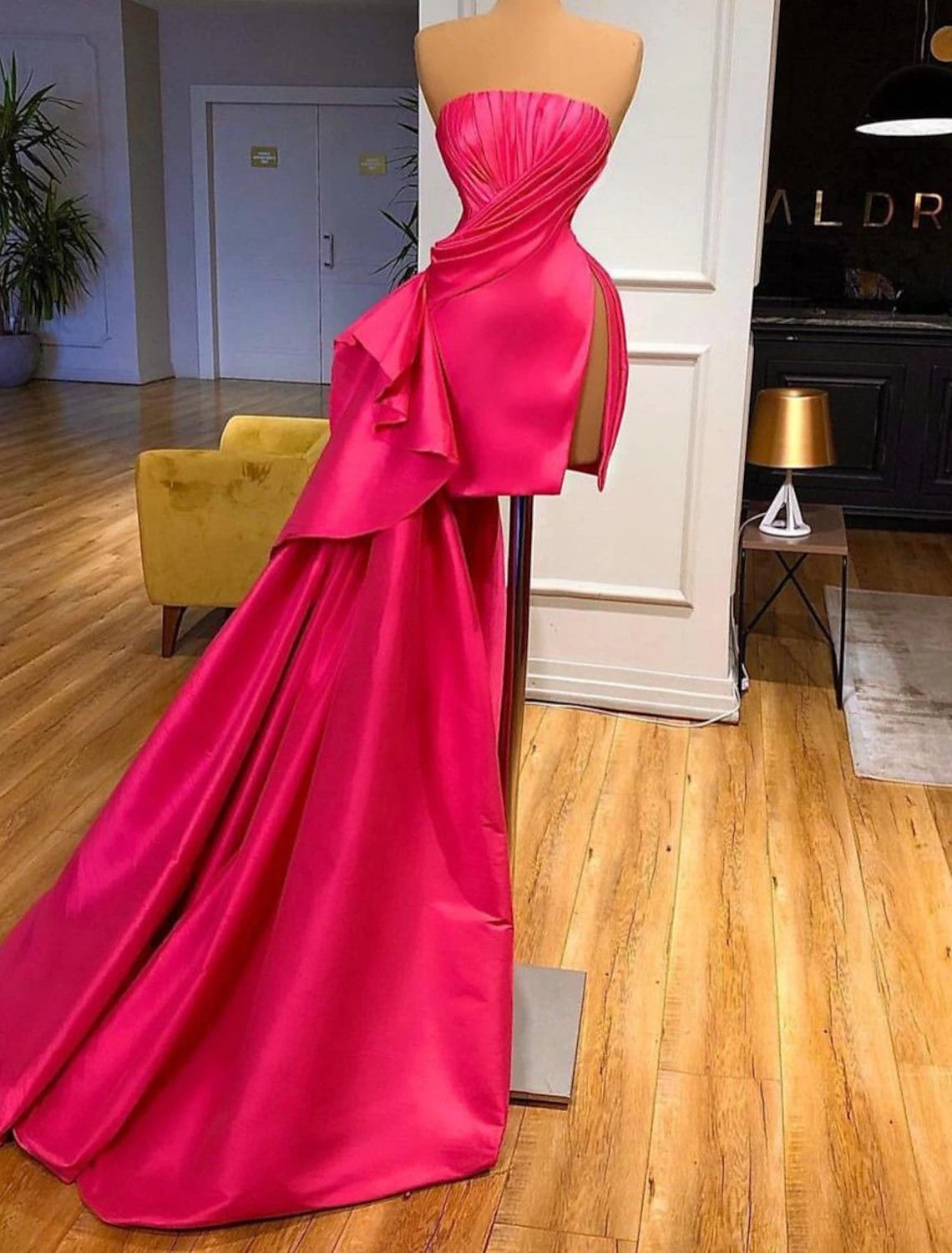 Luolandi Sheath / Column Cocktail Dresses Sexy Dress Summer Short / Mini Sleeveless Strapless Barbiecore Satin