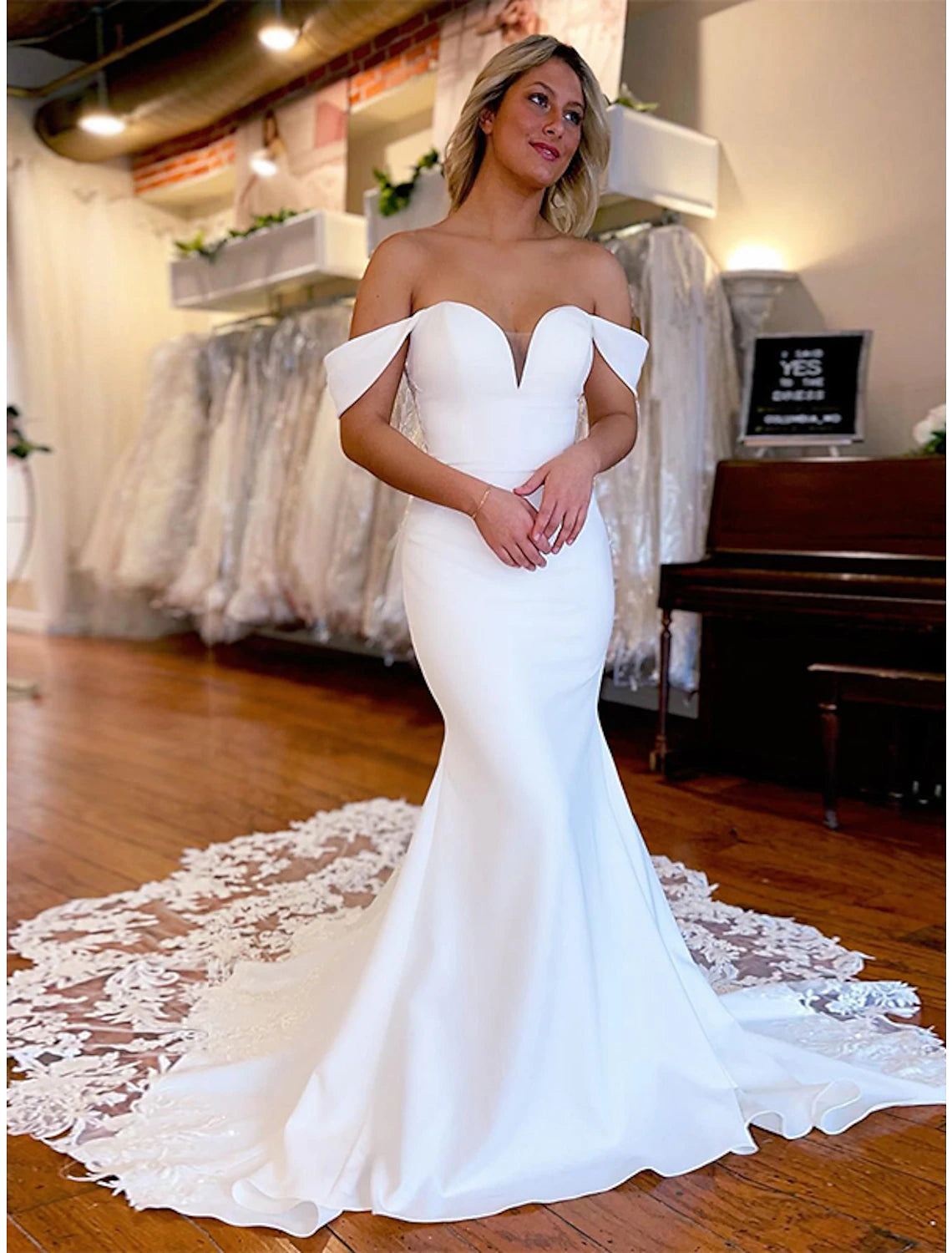 Luolandi Formal Wedding Dresses Mermaid / Trumpet Off Shoulder Sleeveless Chapel Train Fabric Bridal Gowns