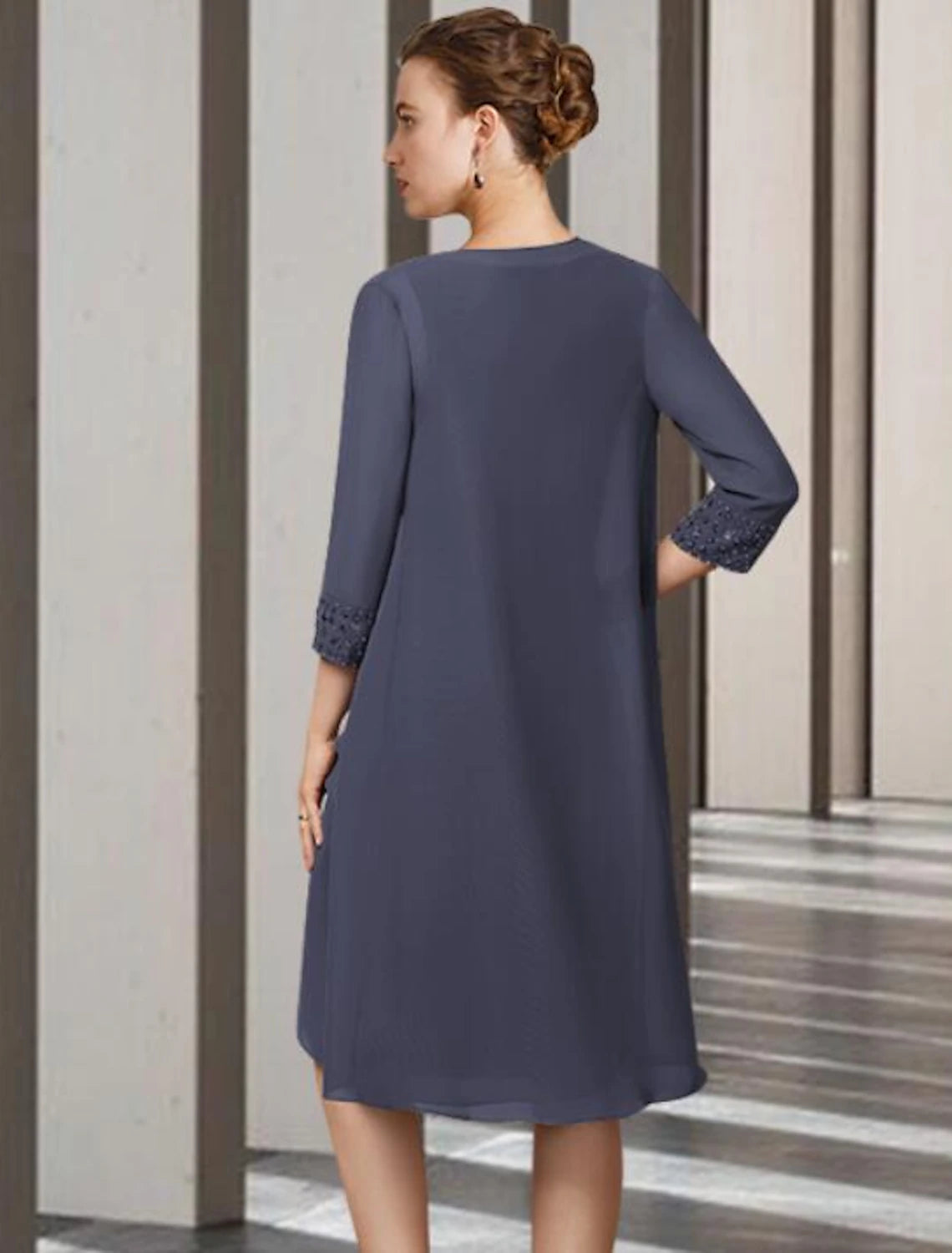 Luolandi Two Piece Sheath / Column Mother of the Bride Dress Elegant Jewel Neck Knee Length Chiffon Sleeveless