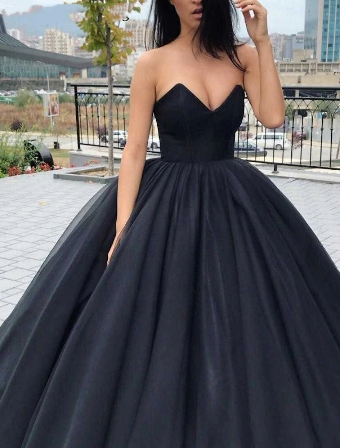Luolandi Black Wedding Dresses Formal Ball Gown Sweetheart Strapless Floor Length Satin Engagement Gothic Fall Halloween Bridal Gowns