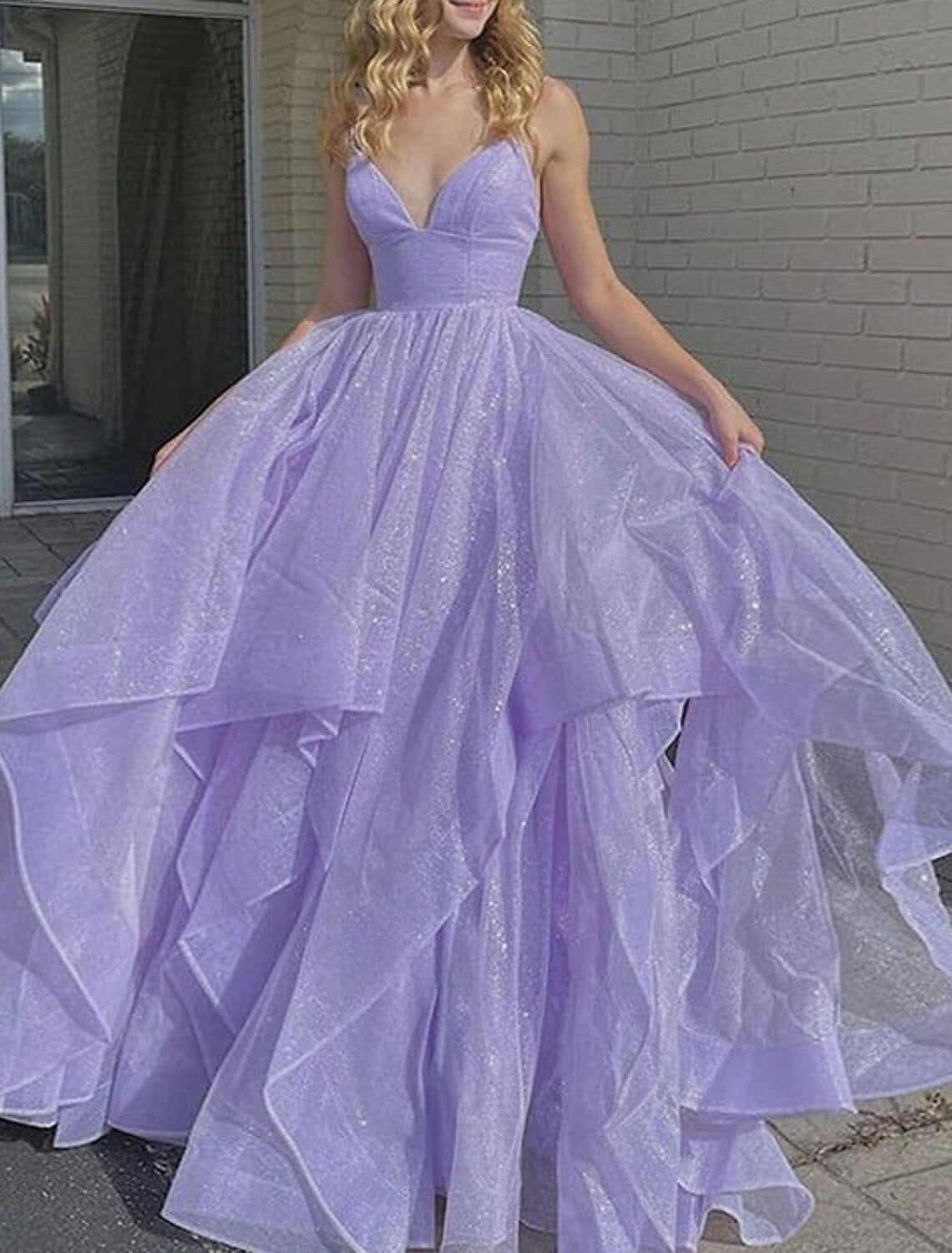 Luolandi Ball Gown Prom Dresses Glittering Dress Wedding Party Court Train Sleeveless Spaghetti Strap Tulle Backless