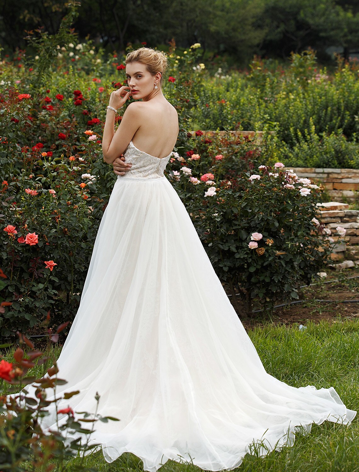 Luolandi Hall Wedding Dresses Mermaid / Trumpet Sweetheart Strapless Court Train Lace Bridal Gowns With Beading