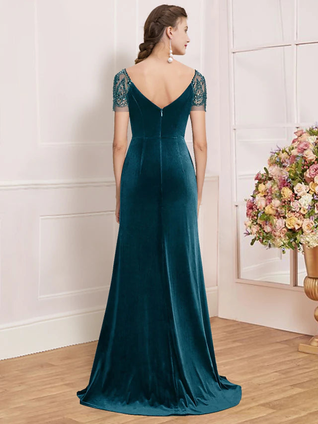 Luolandi Sheath / Column Mother of the Bride Dress Formal Vintage Elegant V Neck Sweep / Brush Train Lace Velvet Short Sleeve with Sequin Ruffles Split