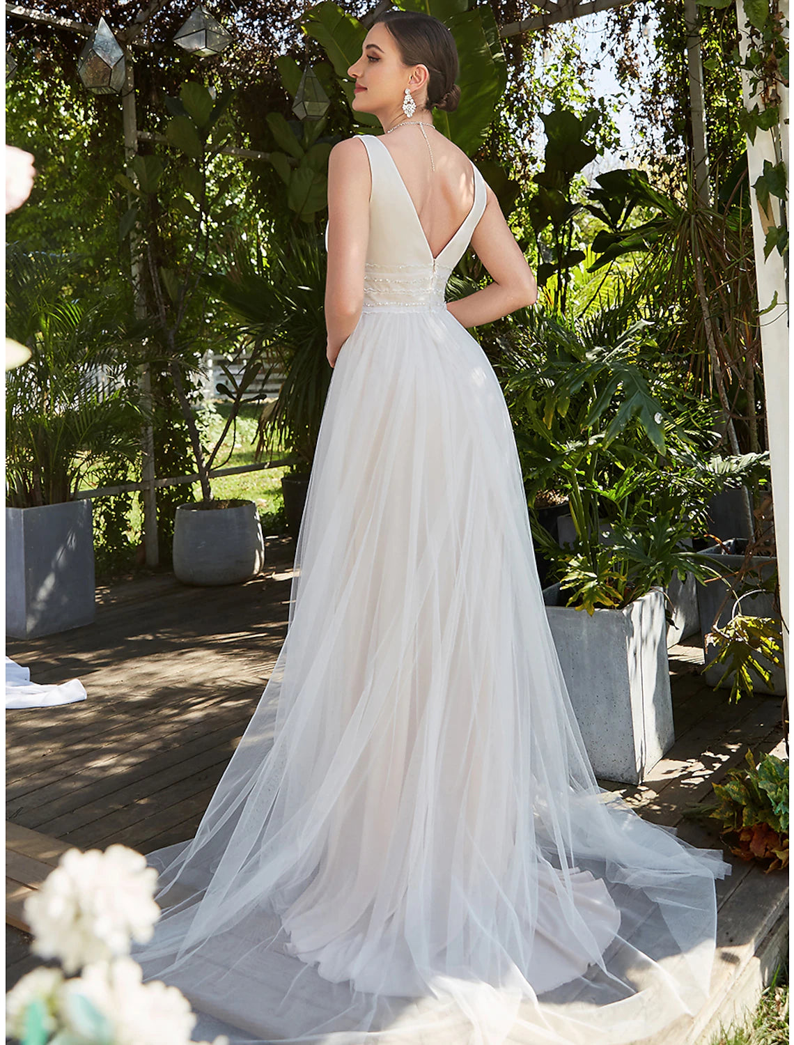 Luolandi Reception Casual Wedding Dresses A-Line V Neck Sleeveless Sweep / Brush Train Tulle Bridal Gowns With Lace