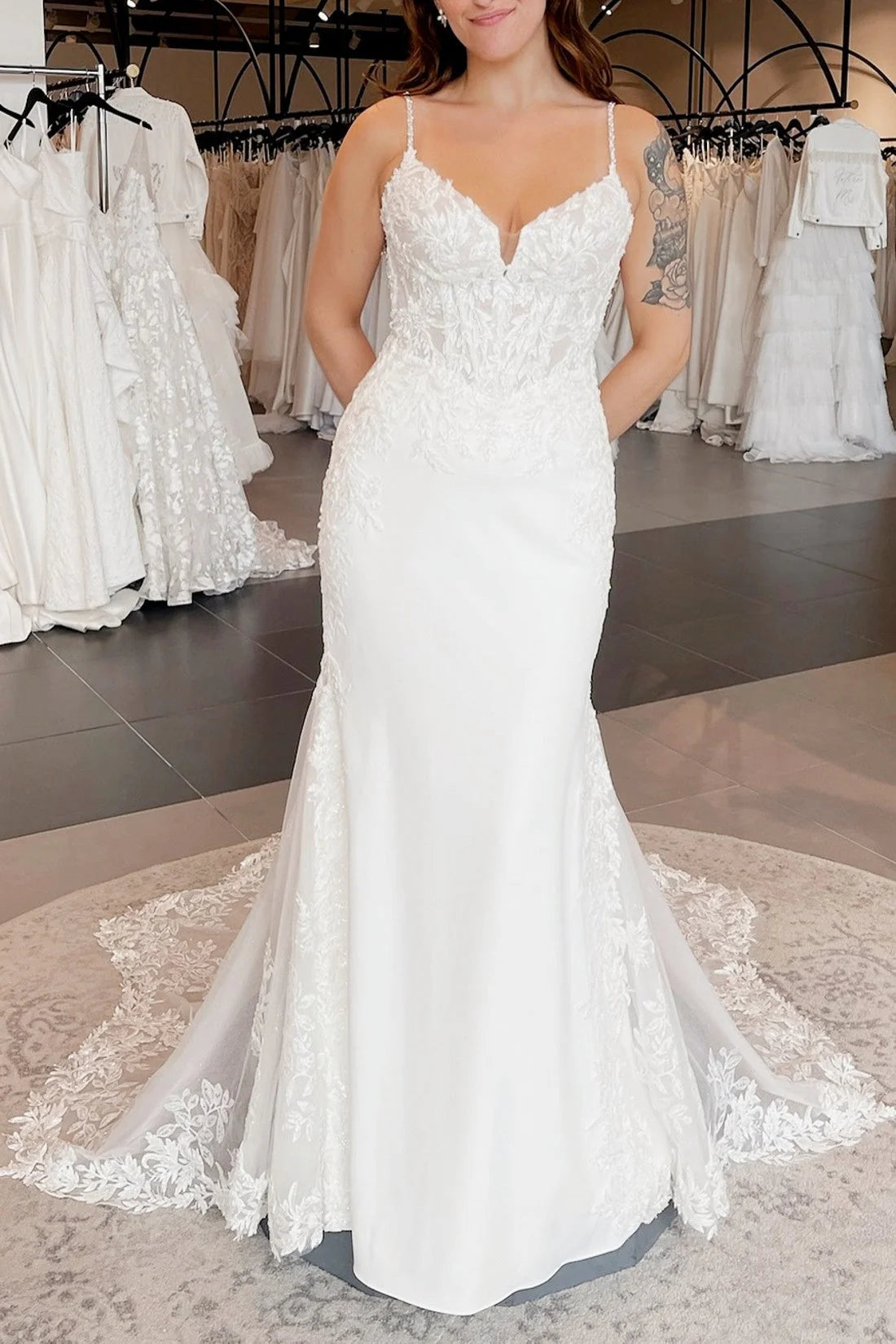 Luolandi Wedding Dress Spaghetti Straps Mermaid Appliques Bridal Dress With Sweep Train Elegant