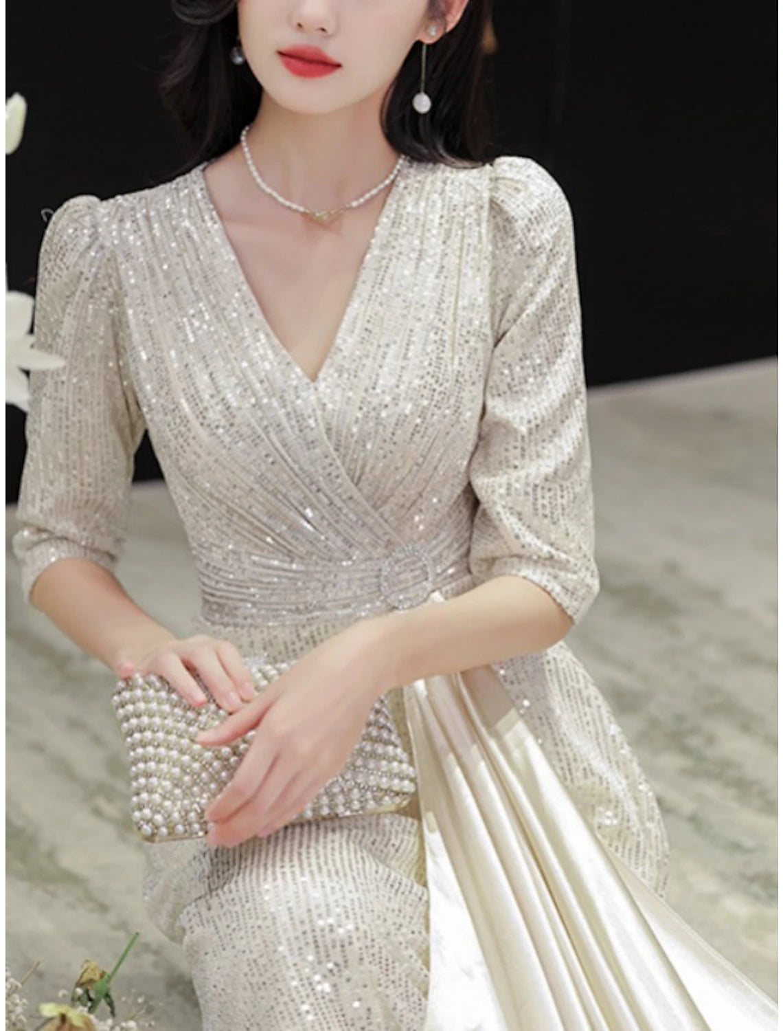 Luolandi A-Line Mother of the Bride Dress Wedding Guest Elegant Sparkle Petite V Neck Sweep / Brush Train Sequined Half Sleeve with Pleats Evening Dresses