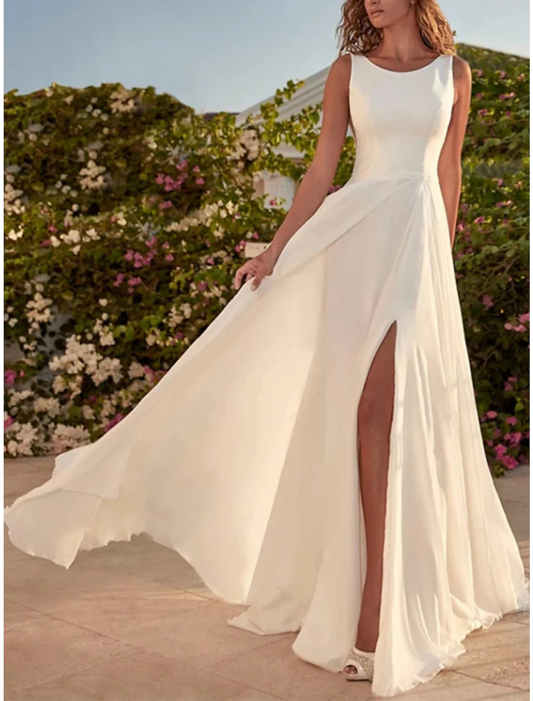 Luolandi Simple Wedding Dresses A-Line Scoop Neck Sleeveless Floor Length Chiffon Bridal Gowns With Split