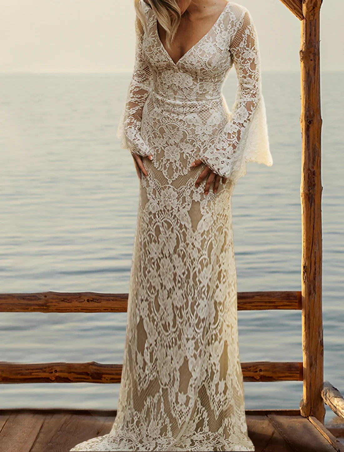Luolandi Beach Vintage Open Back Boho Wedding Dresses Mermaid / Trumpet V Neck Long Sleeve Court Train Lace Bridal Gowns With Appliques Elegant