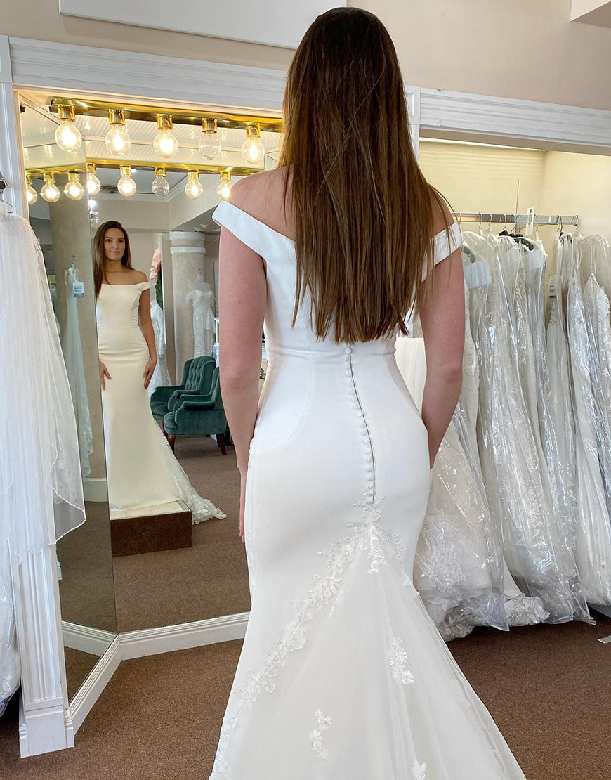 Luolandi Off the Shoulder Long Mermaid Wedding Dress with Lace Beautiful