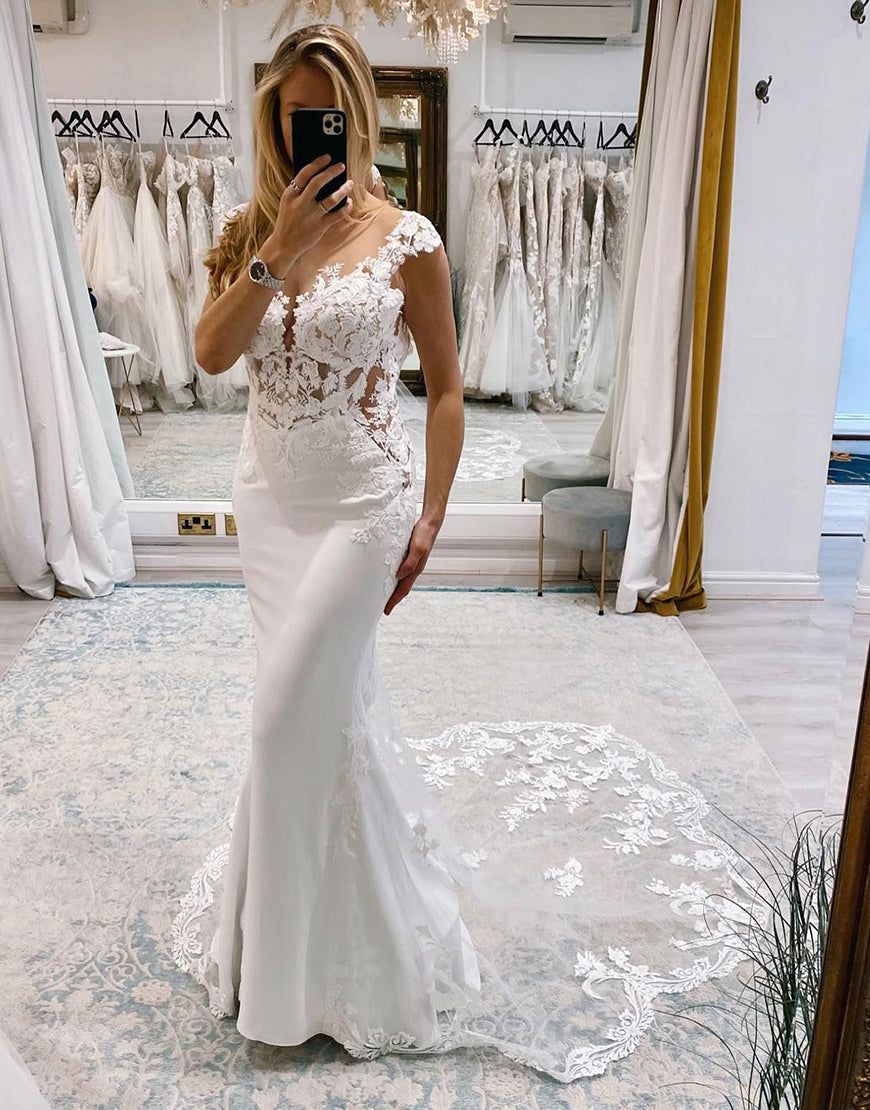 Luolandi Mermaid Deep V-Neck Long Wedding Dress with Lace Beautiful
