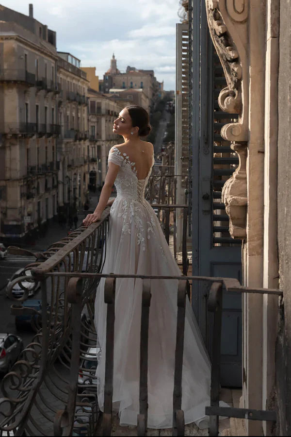 Luolandi A-line illusion collar short sleeved lace sticker rural wedding dress Beautiful