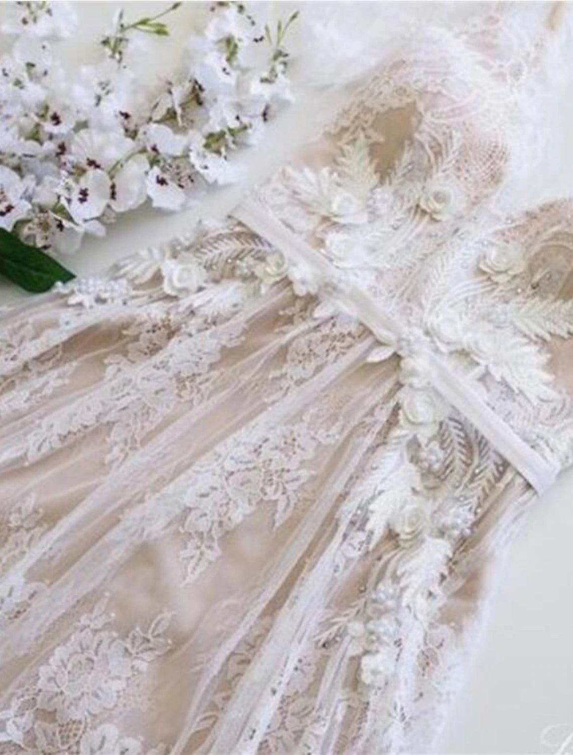 Luolandi Beach Boho Wedding Dresses A-Line V Neck Short Sleeve Sweep / Brush Train Lace Bridal Gowns With Appliques