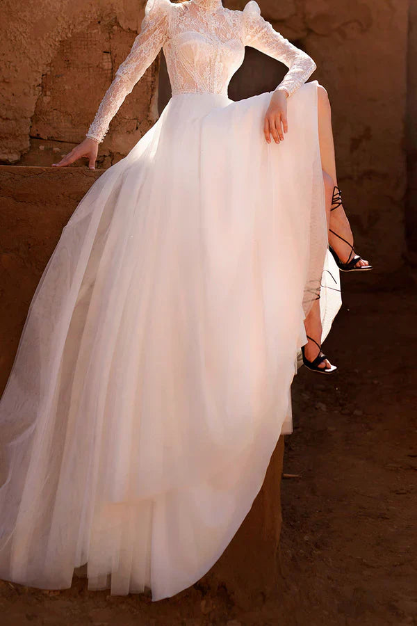 Luolandi A Line Muslim high necked lace long sleeved retro wedding dress Beautiful