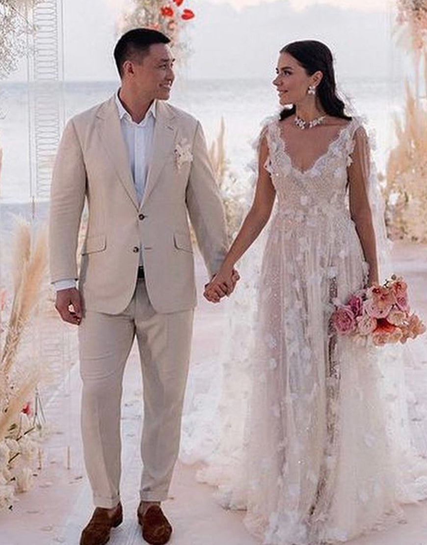 Luolandi A-line Lace Wedding Dress with Split V-neck Sexy Beautiful Bridal Gown No With bride veil