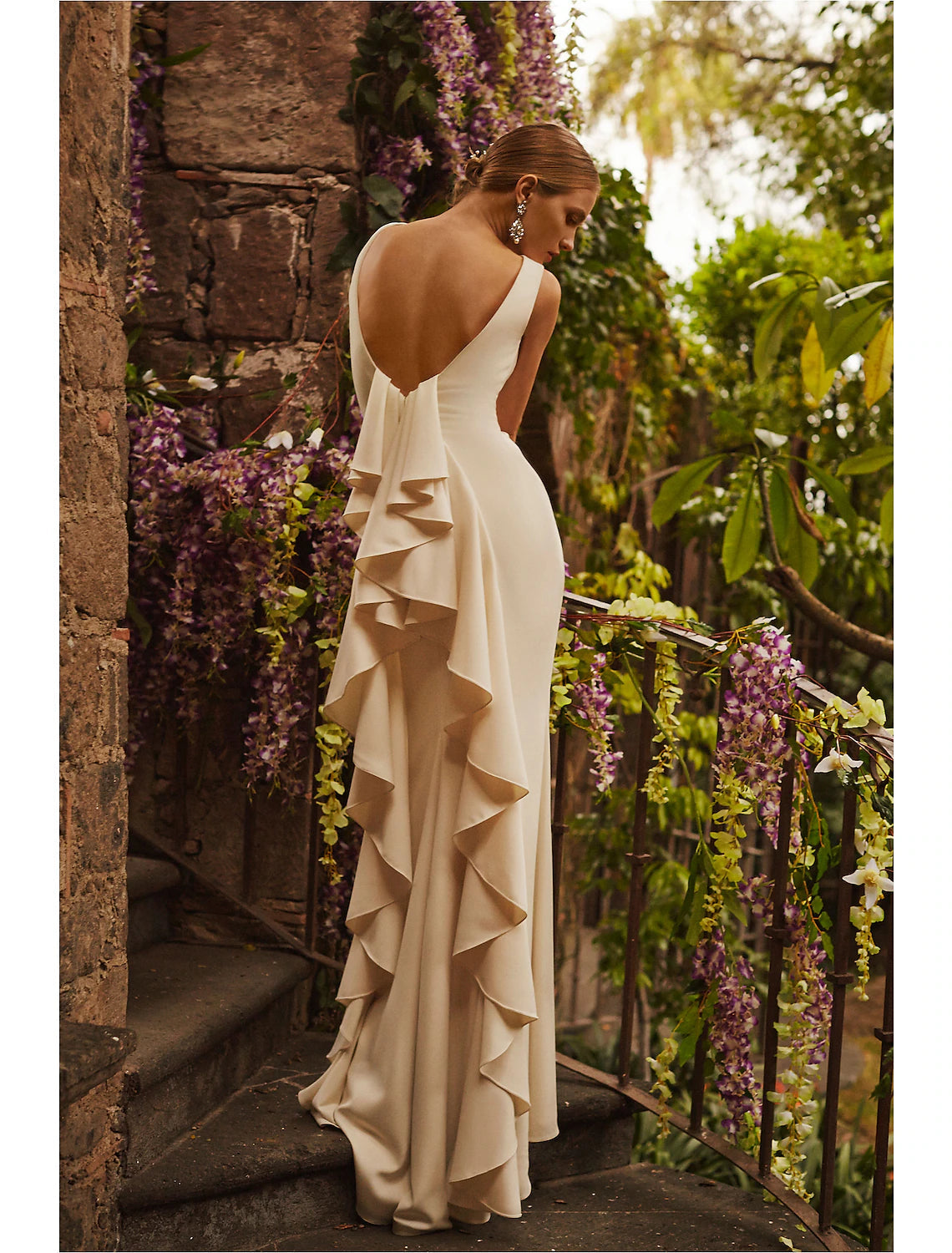 Luolandi Hall Open Back Casual Wedding Dresses Sheath / Column Scoop Neck Sleeveless Sweep / Brush Train Fabric Bridal Gowns With Draping Fall Wedding Party