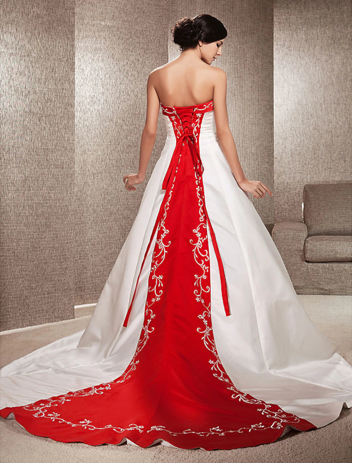 Luolandi Open Back Wedding Dresses Sweep / Brush Train Ball Gown Strapless Strapless Satin With Embroidery