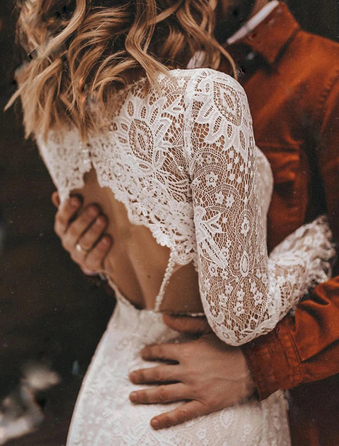 Luolandi A-Line Fall Wedding Dresses Vintage Long Sleeve V Neck Outdoor Romantic Bridal Gowns