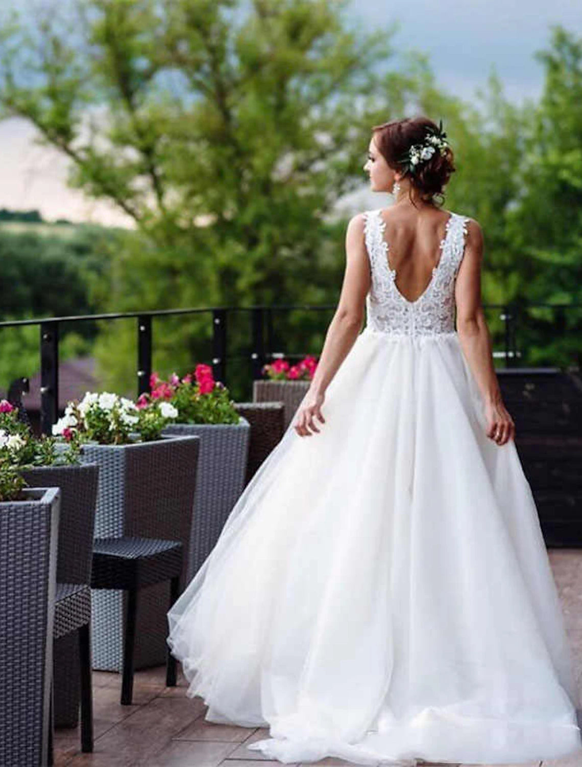 Luolandi Beach Wedding Dresses A-Line V Neck Sleeveless Sweep / Brush Train Lace Bridal Gowns With Pleats