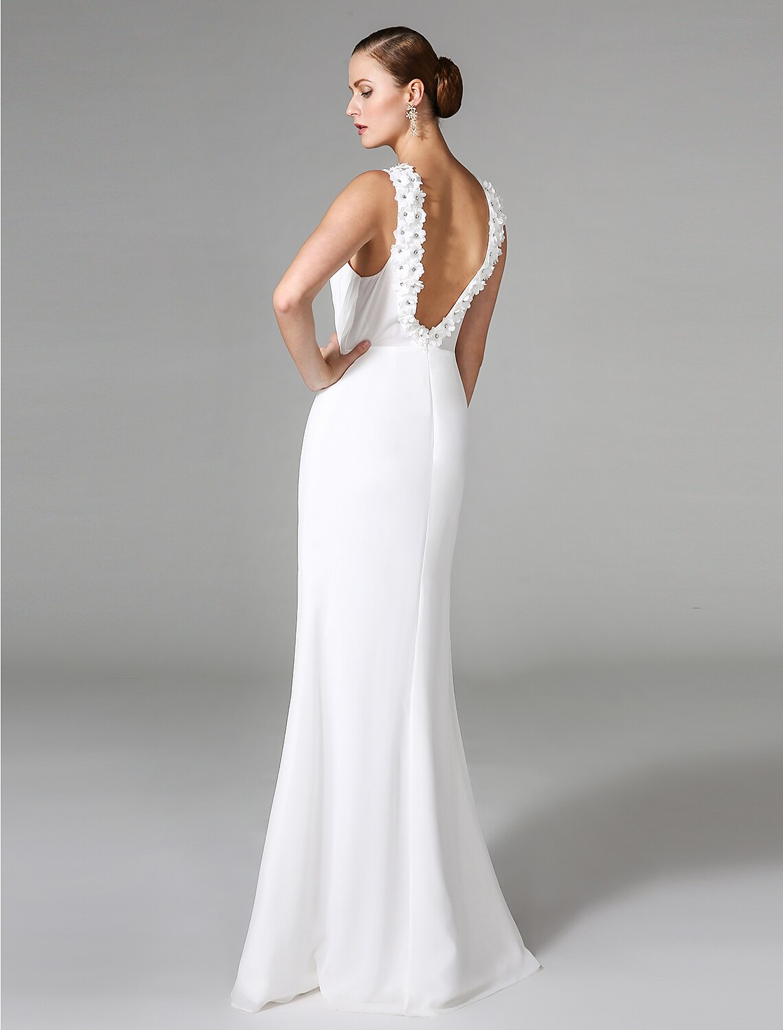 Luolandi Wedding Dresses Sheath / Column High Neck Sleeveless Chapel Train Chiffon Bridal Gowns