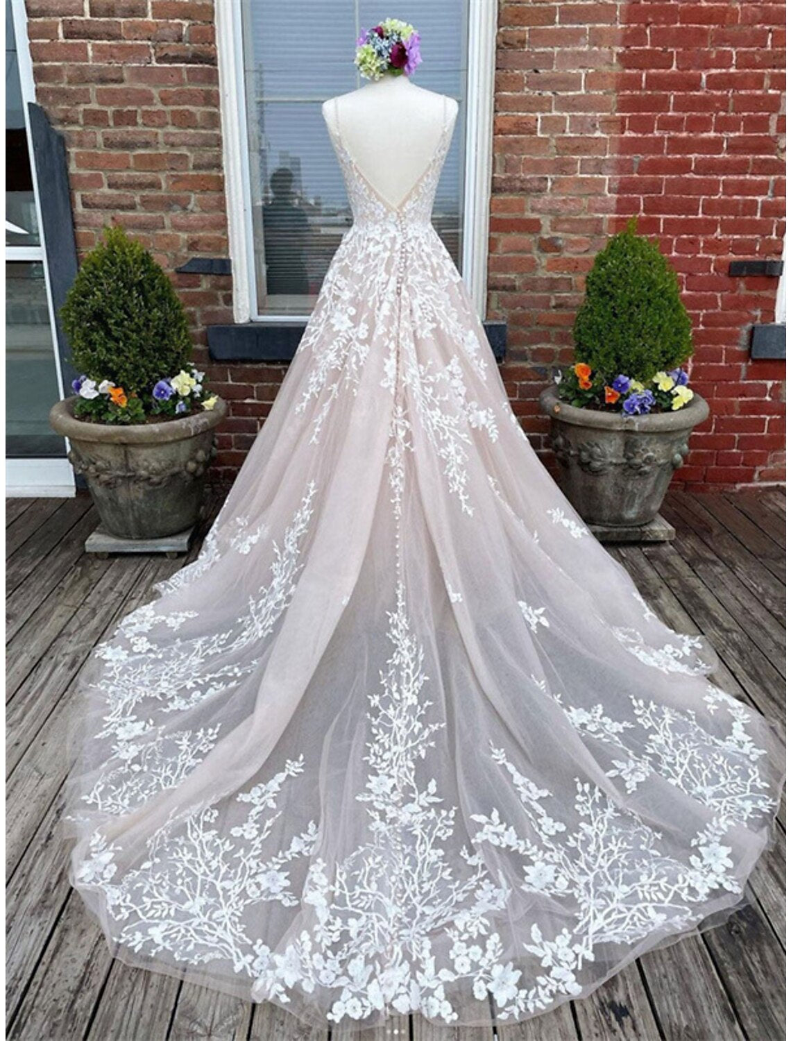 Luolandi Engagement Wedding Dresses in Color Formal Wedding Dresses A-Line Sweetheart Camisole Spaghetti Strap Court Train Lace Bridal Gowns With Buttons