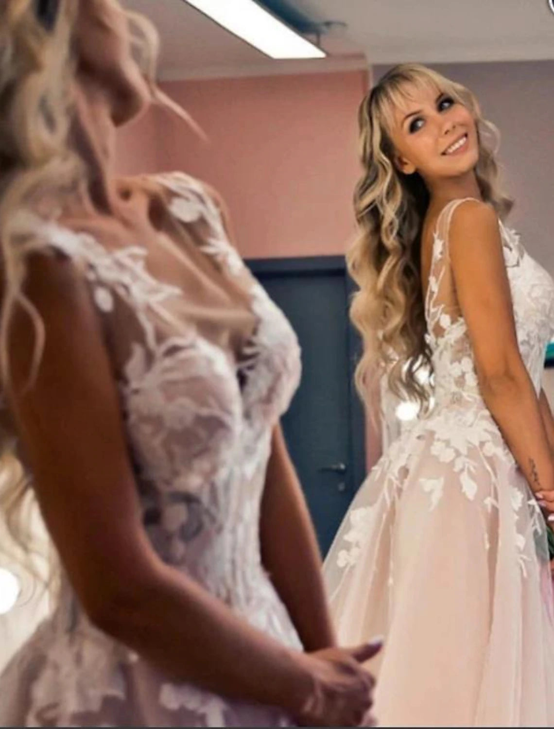 Luolandi Beach Open Back Sexy Wedding Dresses A-Line V Neck Sleeveless Court Train Lace Bridal Gowns With Appliques Summer Fall Wedding