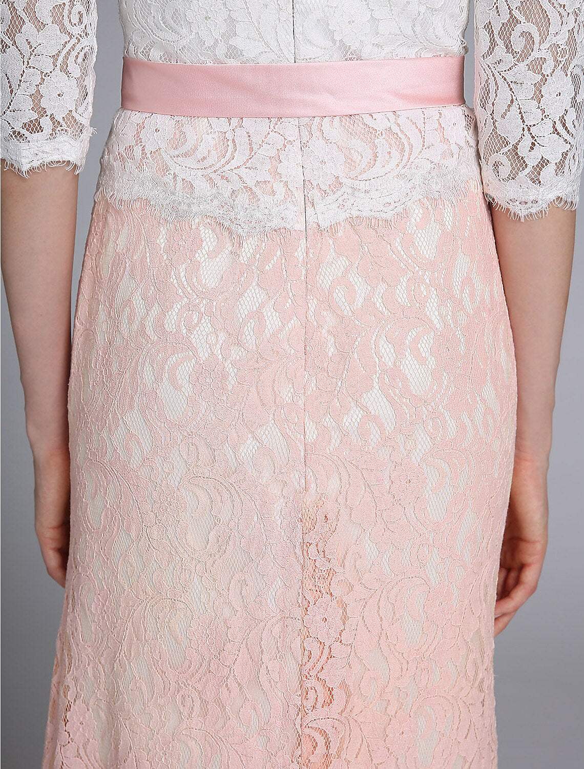 Luolandi Mermaid / Trumpet Mother of the Bride Dress Color Block Jewel Neck Floor Length Lace Half Sleeve No with Sash