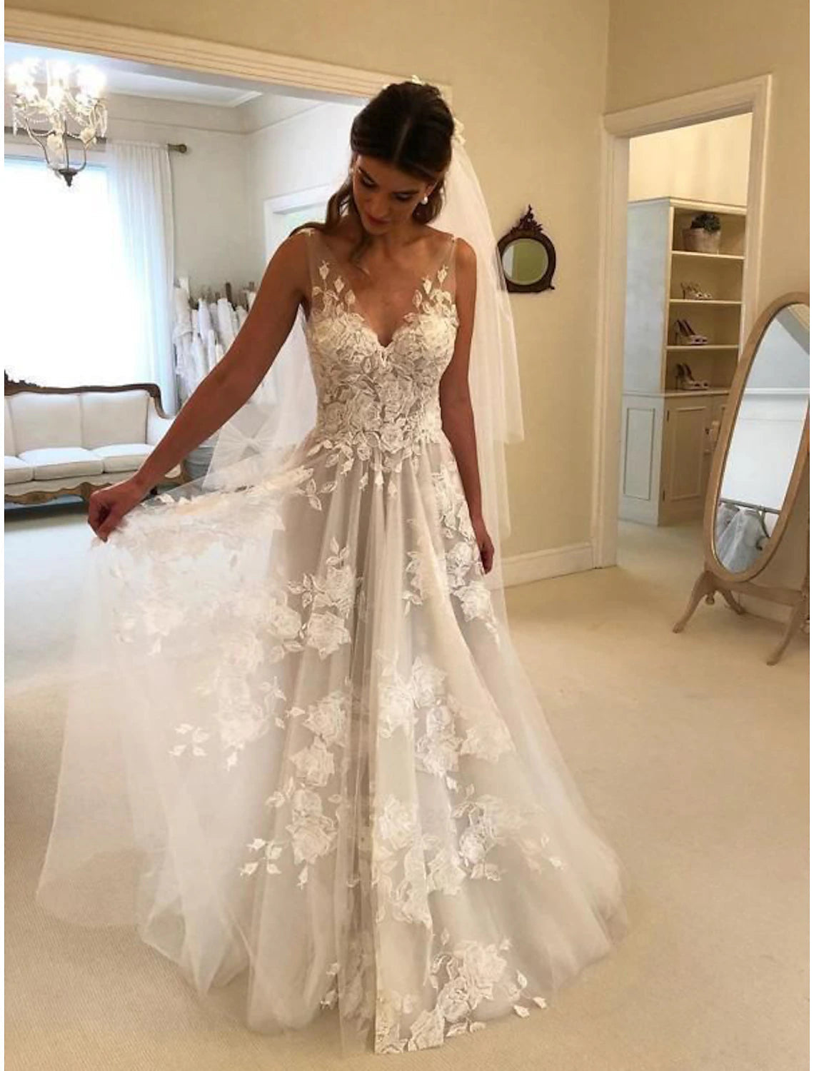 Luolandi Beach Boho Wedding Dresses A-Line V Neck Sleeveless Sweep / Brush Train Lace Bridal Gowns With Appliques Fall Wedding Party
