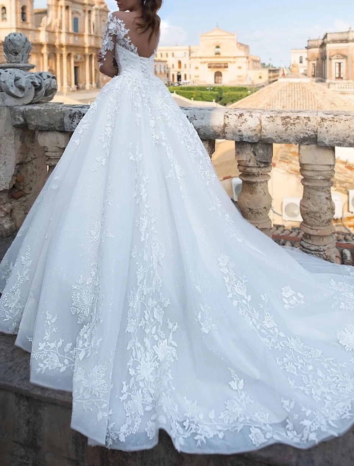 Luolandi Engagement Sexy Fall Formal Wedding Dresses Ball Gown V Neck Long Sleeve Chapel Train Lace Bridal Gowns