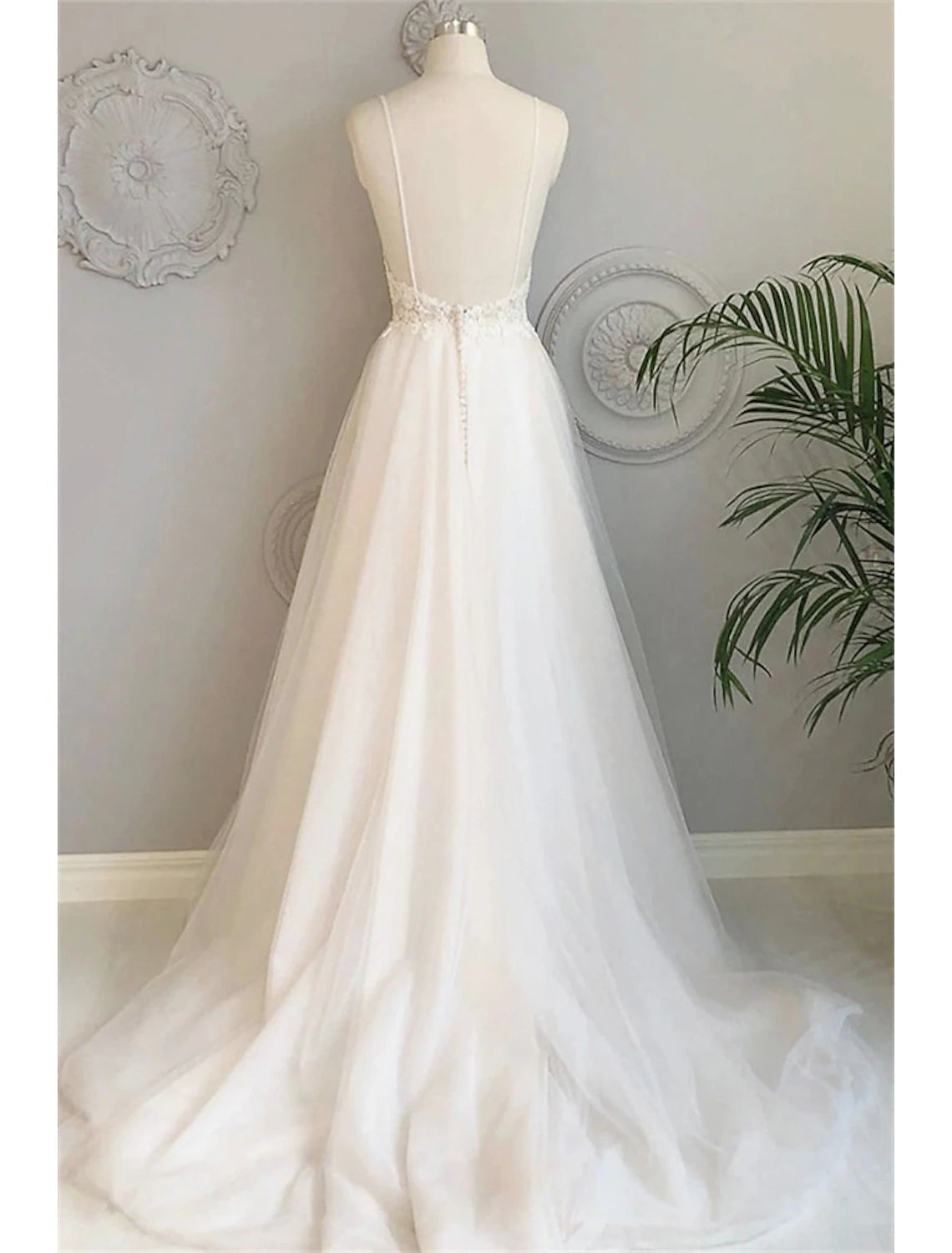 Luolandi Beach Wedding Dresses Court Train A-Line Spaghetti Strap Sweetheart Lace With Buttons