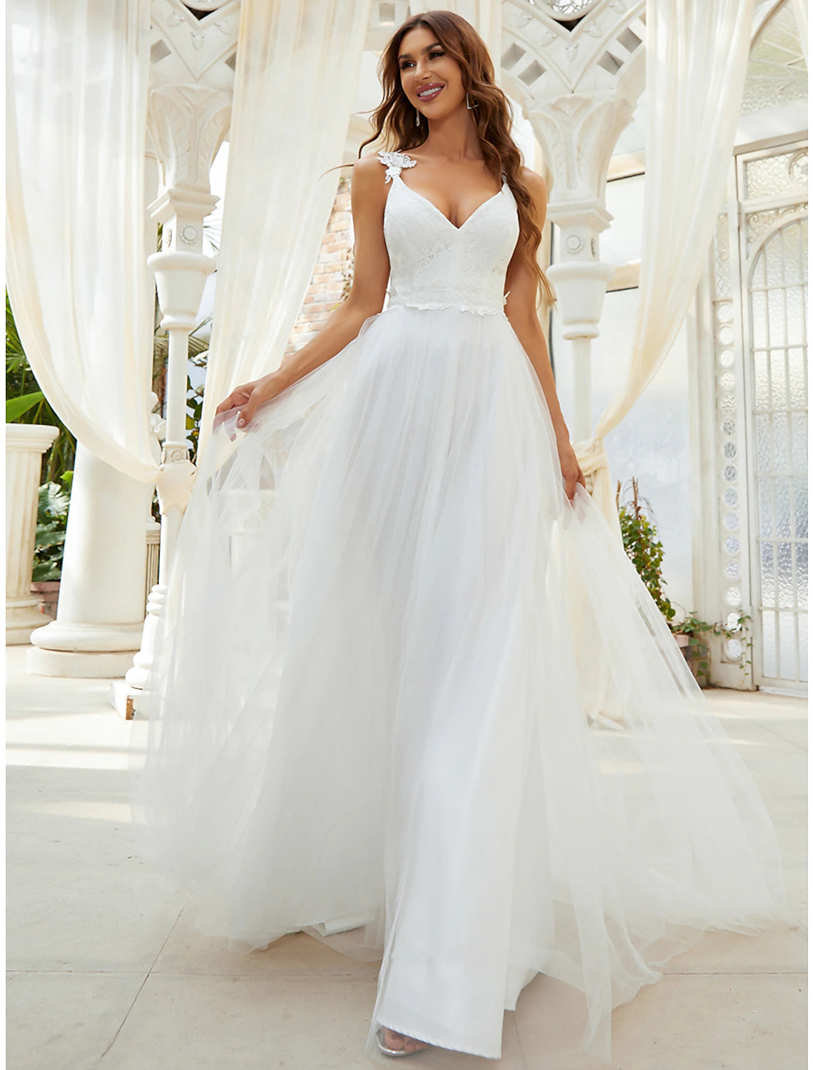Luolandi Reception Casual Wedding Dresses A-Line Sweetheart V Wire Regular Straps Sweep / Brush Train Tulle Bridal Gowns With Crystals